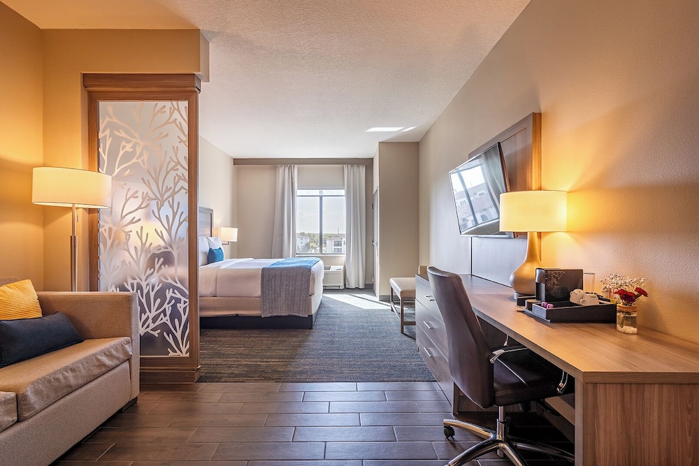 Pestana Orlando Suites - Lake Buena Vista — Hotel rooms in Orlando, Florida