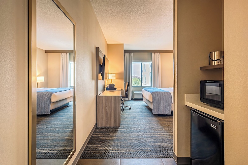 Pestana Orlando Suites - Lake Buena Vista — Hotel rooms in Orlando, Florida