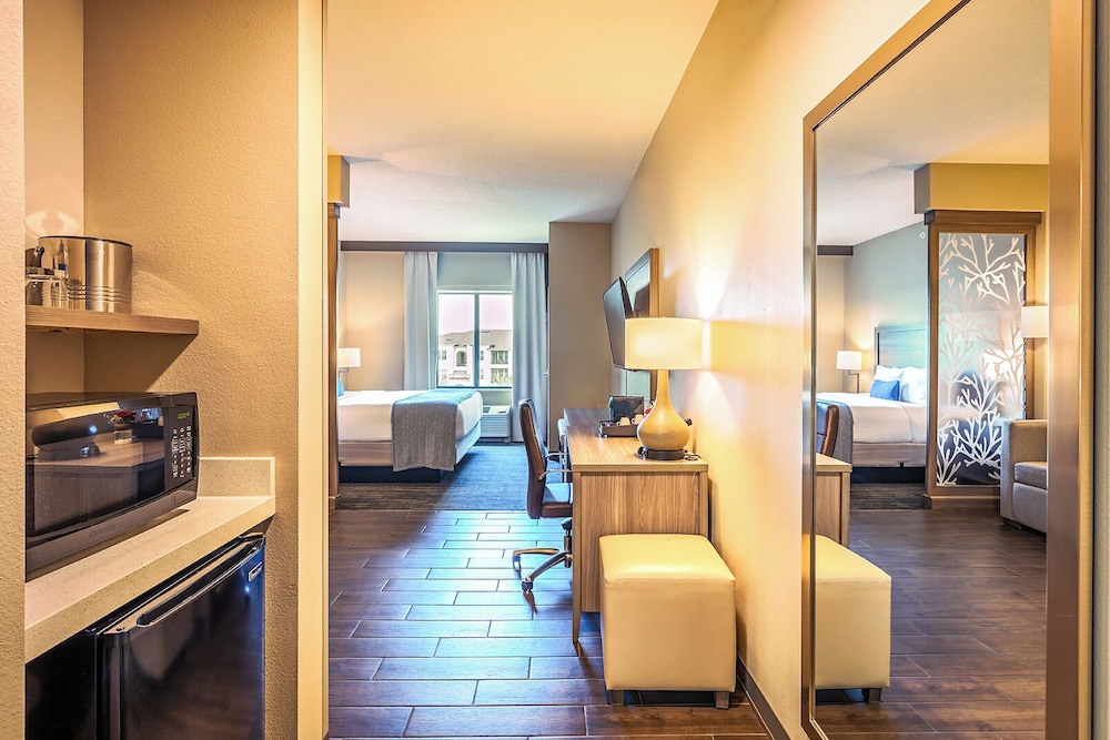Pestana Orlando Suites - Lake Buena Vista — Hotel rooms in Orlando, Florida