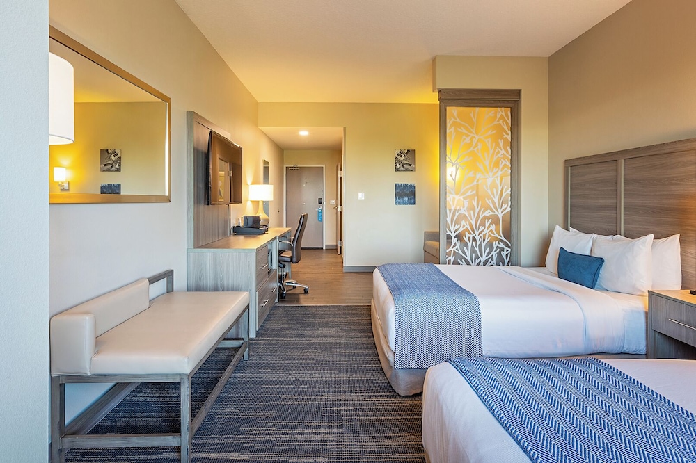 Pestana Orlando Suites - Lake Buena Vista — Hotel rooms in Orlando, Florida