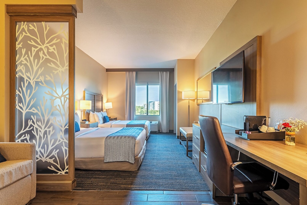 Pestana Orlando Suites - Lake Buena Vista — Hotel rooms in Orlando, Florida