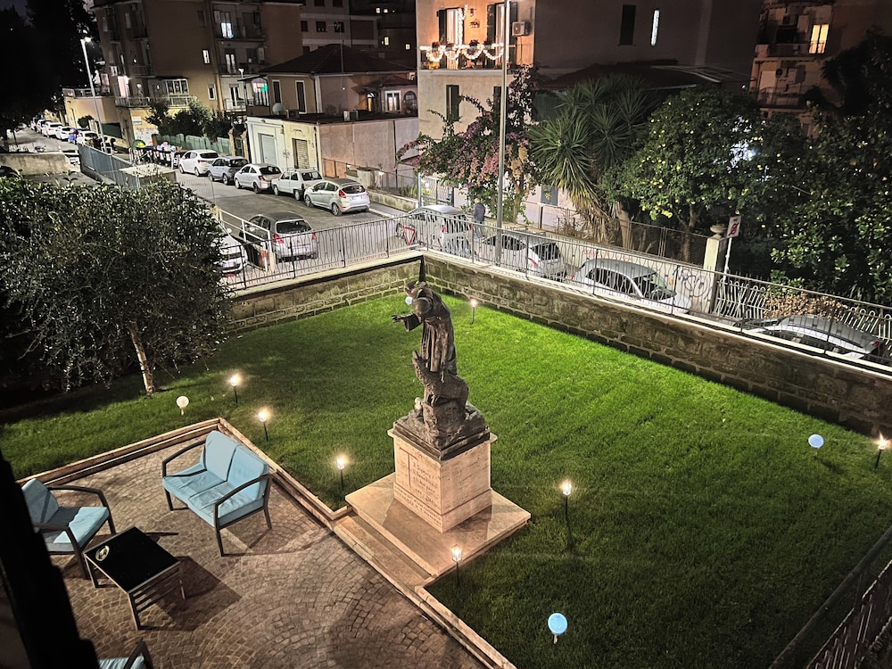 Palazzo Sant'Antonio Roma — Attractions in the area in Rome, Lazio