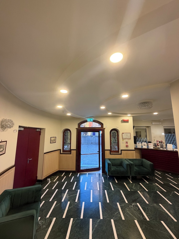 Palazzo Sant'Antonio Roma — Hotel building in Rome, Lazio
