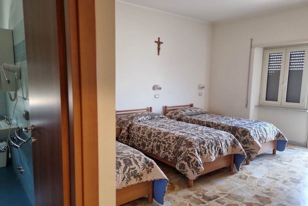 Palazzo Sant'Antonio Roma — Hotel rooms in Rome, Lazio