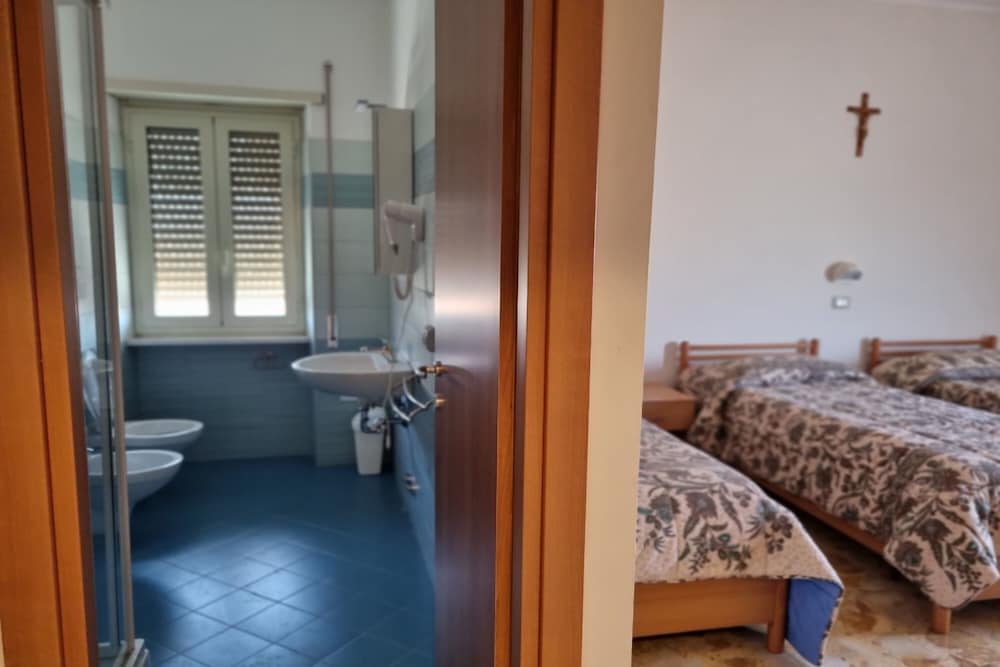 Palazzo Sant'Antonio Roma — Hotel rooms in Rome, Lazio