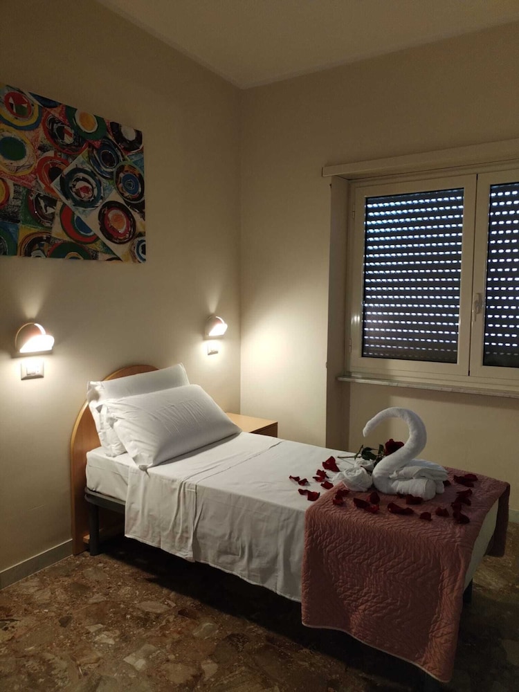 Palazzo Sant'Antonio Roma — Hotel rooms in Rome, Lazio