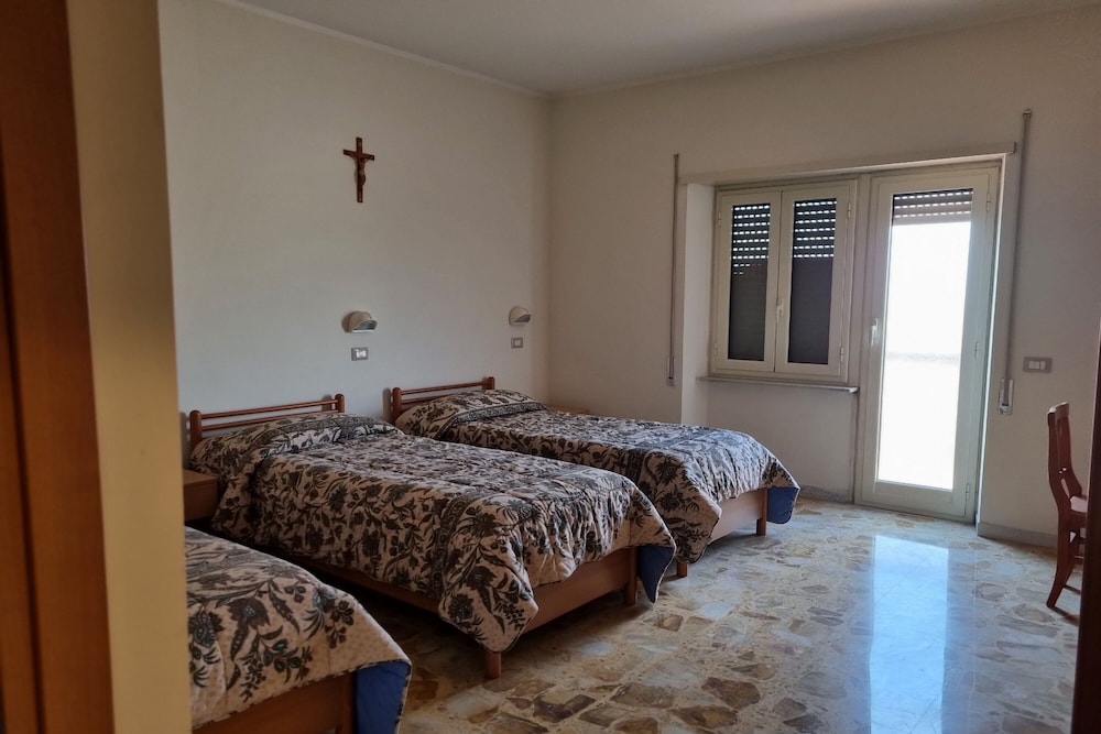 Palazzo Sant'Antonio Roma — Hotel rooms in Rome, Lazio