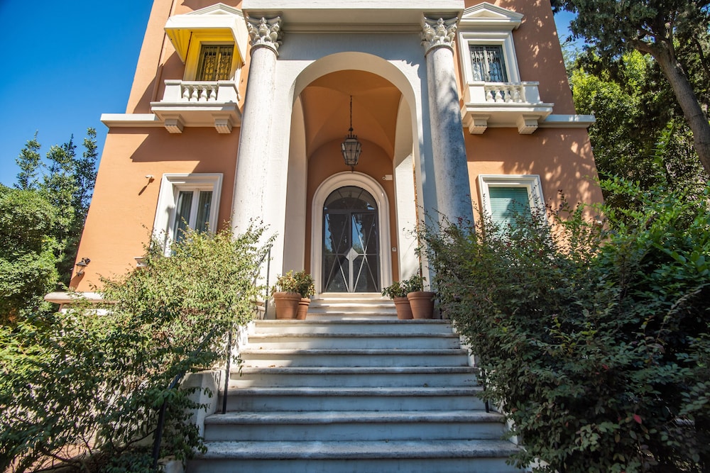 Mangili Garden Hotel — Hotel building in Rome, Lazio
