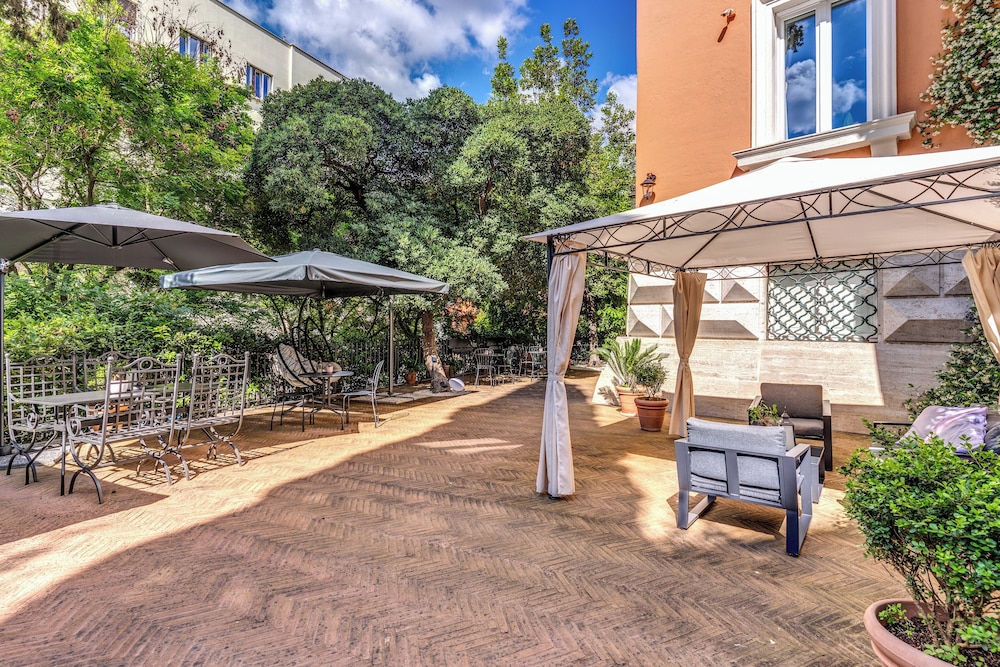 Mangili Garden Hotel — Restaurant & bars in Rome, Lazio