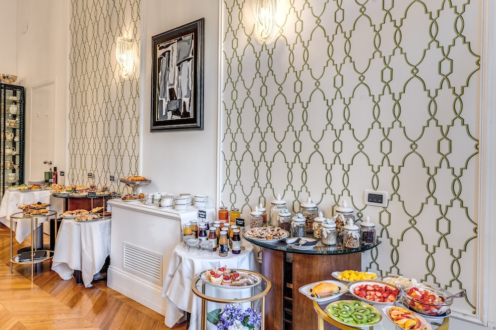 Mangili Garden Hotel — Restaurant & bars in Rome, Lazio