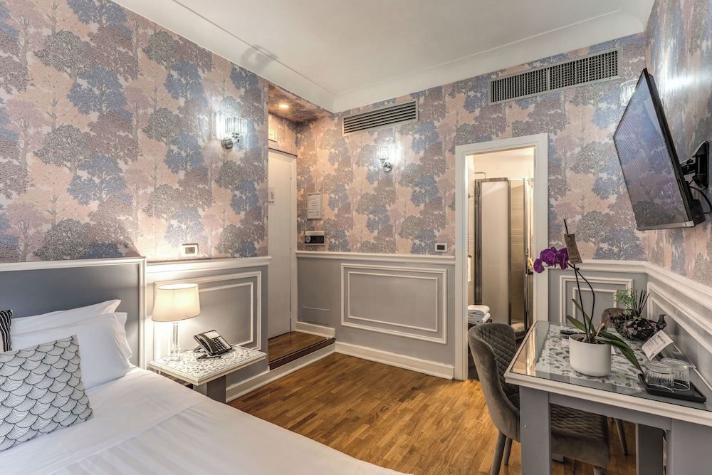 Mangili Garden Hotel — Hotel rooms in Rome, Lazio