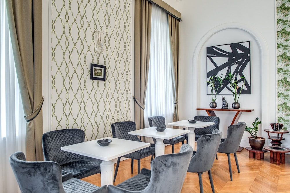 Mangili Garden Hotel — Restaurant & bars in Rome, Lazio