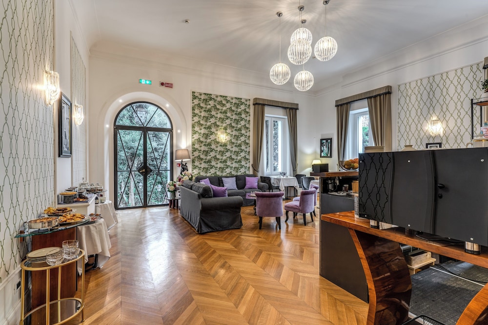 Mangili Garden Hotel — Hotel building in Rome, Lazio