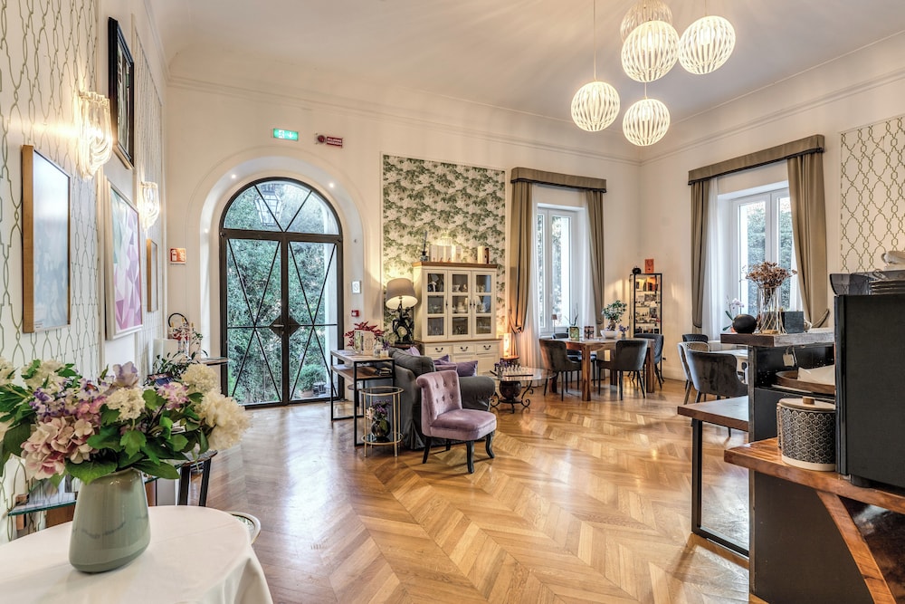 Mangili Garden Hotel — Restaurant & bars in Rome, Lazio