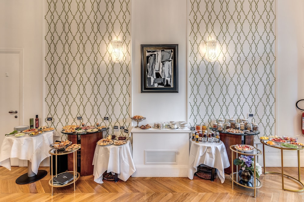 Mangili Garden Hotel — Restaurant & bars in Rome, Lazio