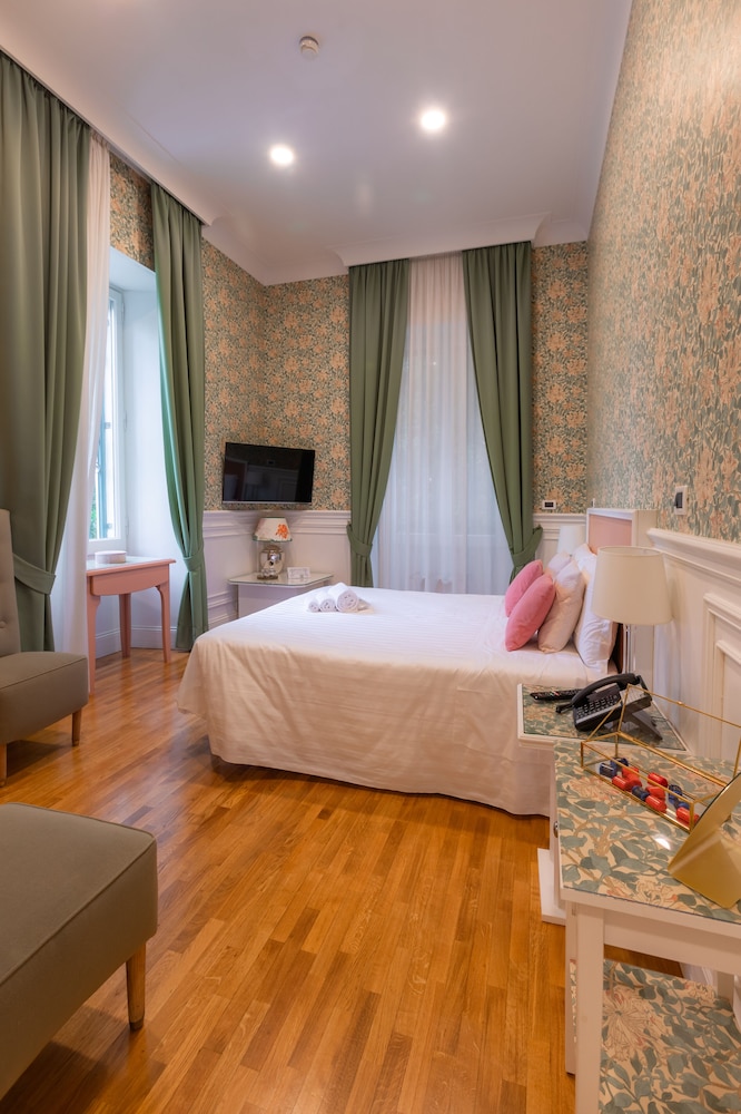Mangili Garden Hotel — Hotel rooms in Rome, Lazio