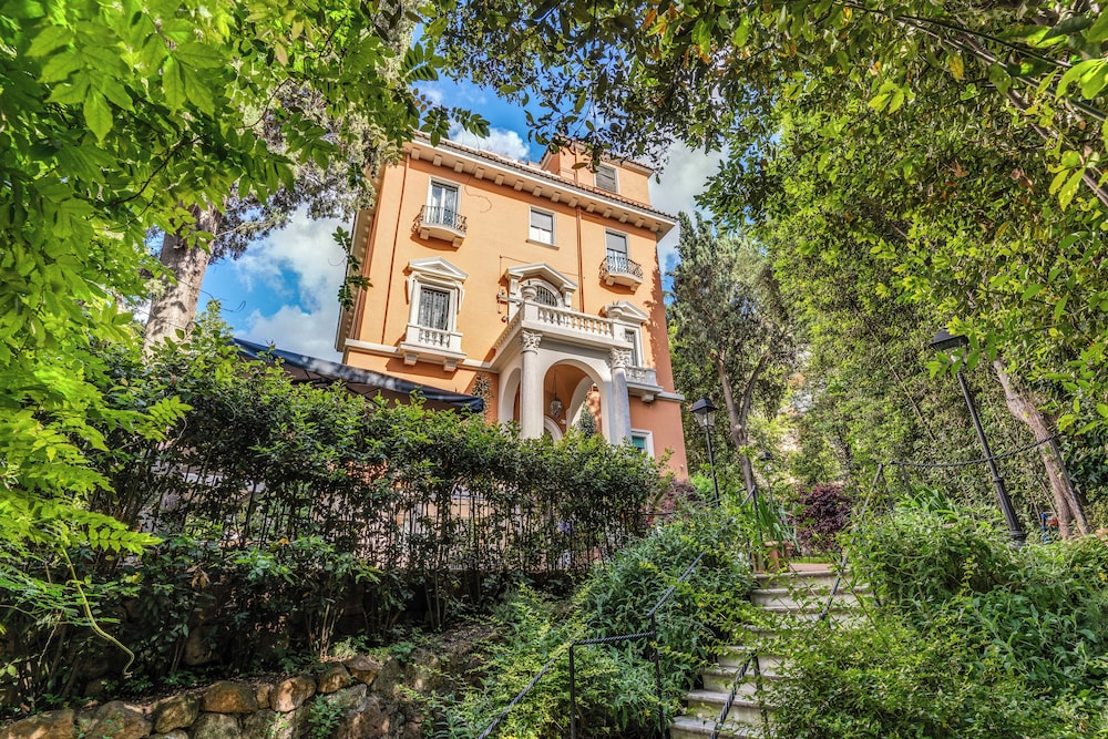Mangili Garden Hotel — Hotel building in Rome, Lazio