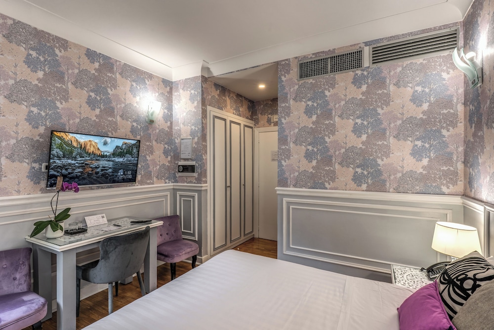 Mangili Garden Hotel — Hotel rooms in Rome, Lazio