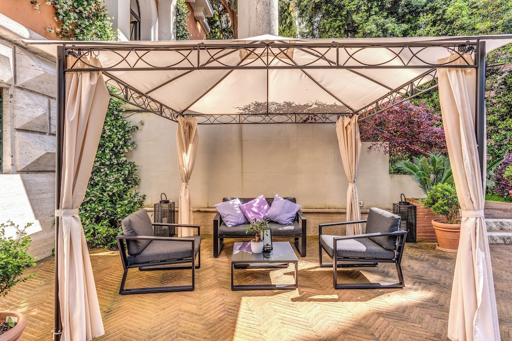 Mangili Garden Hotel — Hotel building in Rome, Lazio