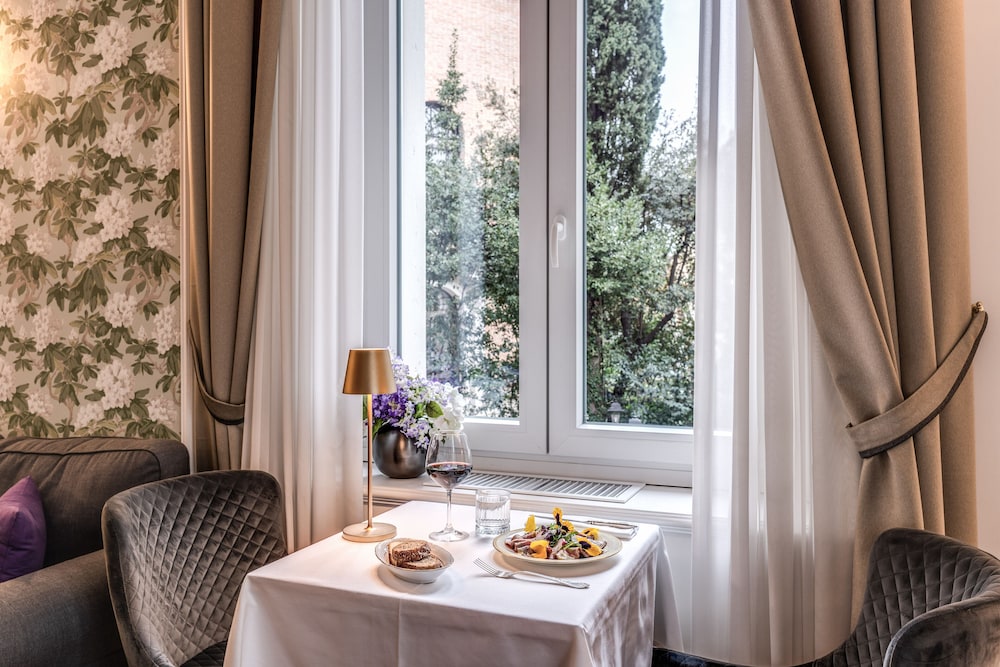 Mangili Garden Hotel — Hotel rooms in Rome, Lazio