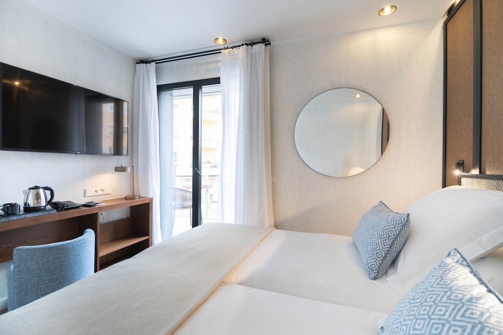 JS Palma Plaza Hotel — Hotel rooms in Palma de Mallorca, Balearic Islands
