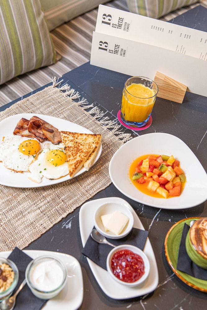 JS Palma Plaza Hotel — Restaurant & bars in Palma de Mallorca, Balearic Islands