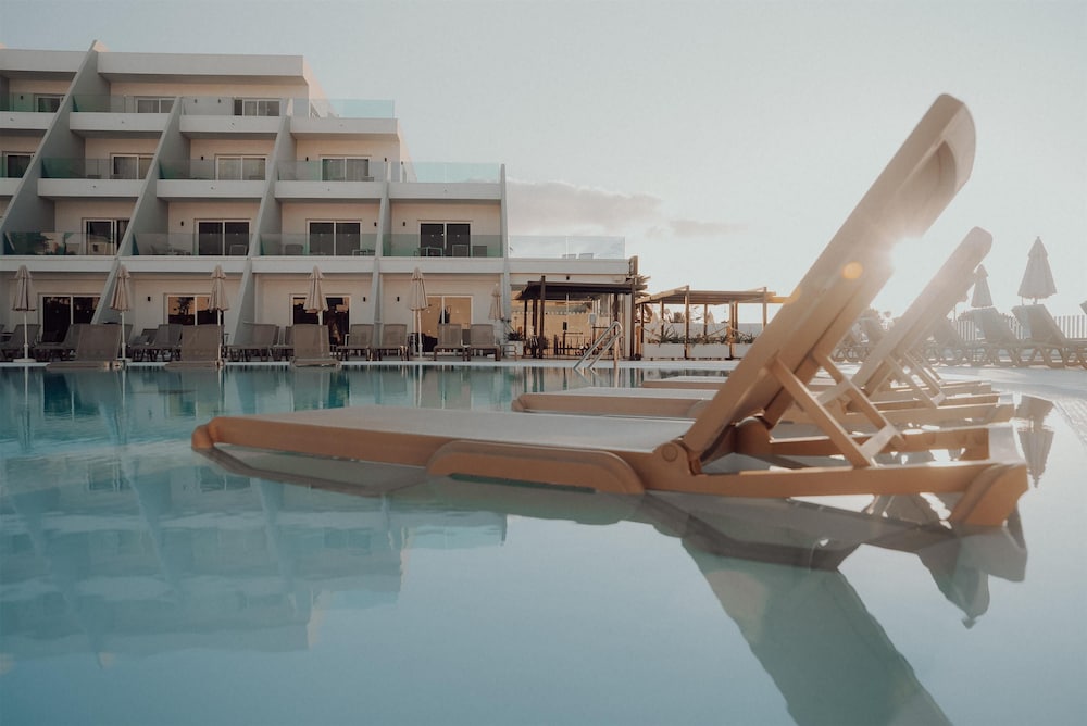 Radisson Blu Resort Lanzarote - Adults Only +16 — Swimming pool in Costa Teguise, Canary Islands