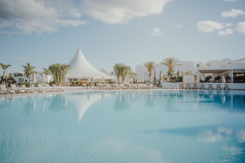 Radisson Blu Resort Lanzarote - Adults Only +16 — Swimming pool in Costa Teguise, Canary Islands
