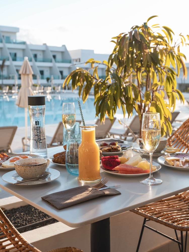 Radisson Blu Resort Lanzarote - Adults Only +16 — Restaurant & bars in Costa Teguise, Canary Islands