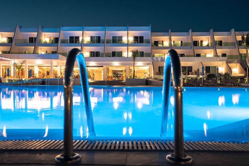 Radisson Blu Resort Lanzarote - Adults Only +16 — Swimming pool in Costa Teguise, Canary Islands