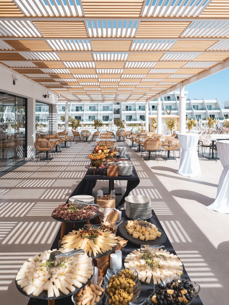 Radisson Blu Resort Lanzarote - Adults Only +16 — Restaurant & bars in Costa Teguise, Canary Islands