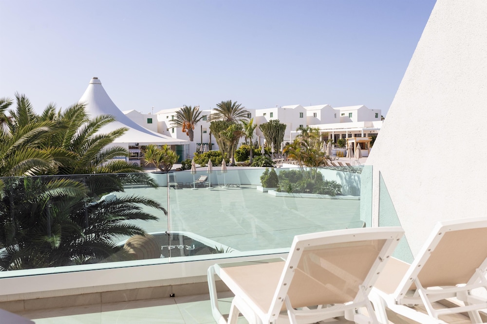 Radisson Blu Resort Lanzarote - Adults Only +16 — Swimming pool in Costa Teguise, Canary Islands