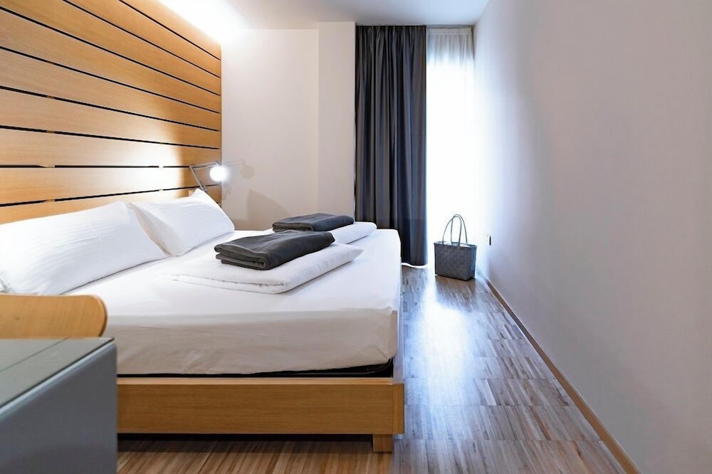 Lake Front Hotel Mirage — Hotel rooms in Riva del Garda, Trentino-Alto Adige