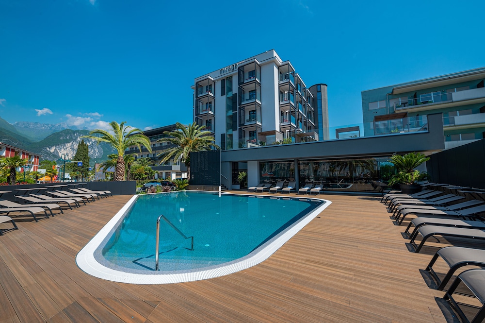 Lake Front Hotel Mirage - zdjęcie 2