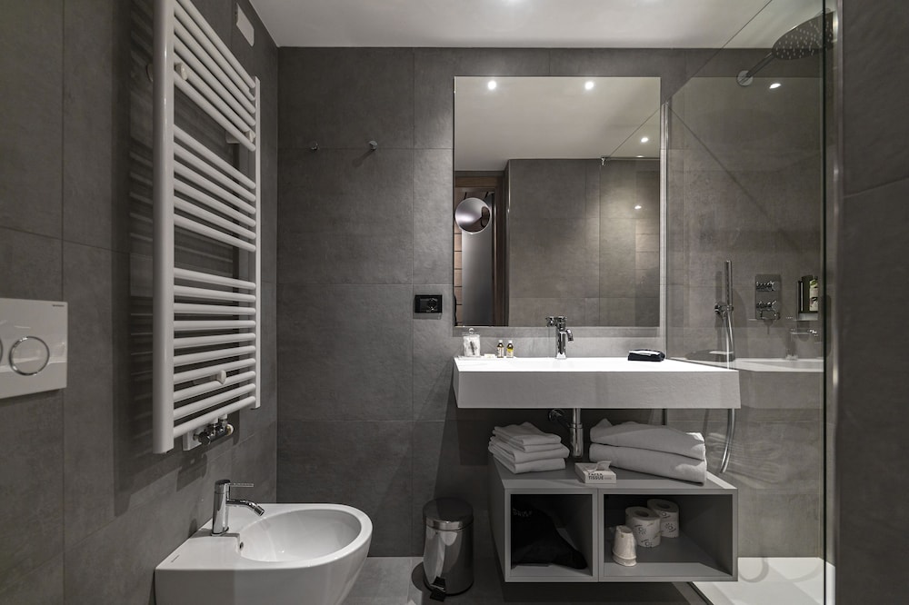 Lake Front Hotel Mirage — Hotel rooms in Riva del Garda, Trentino-Alto Adige