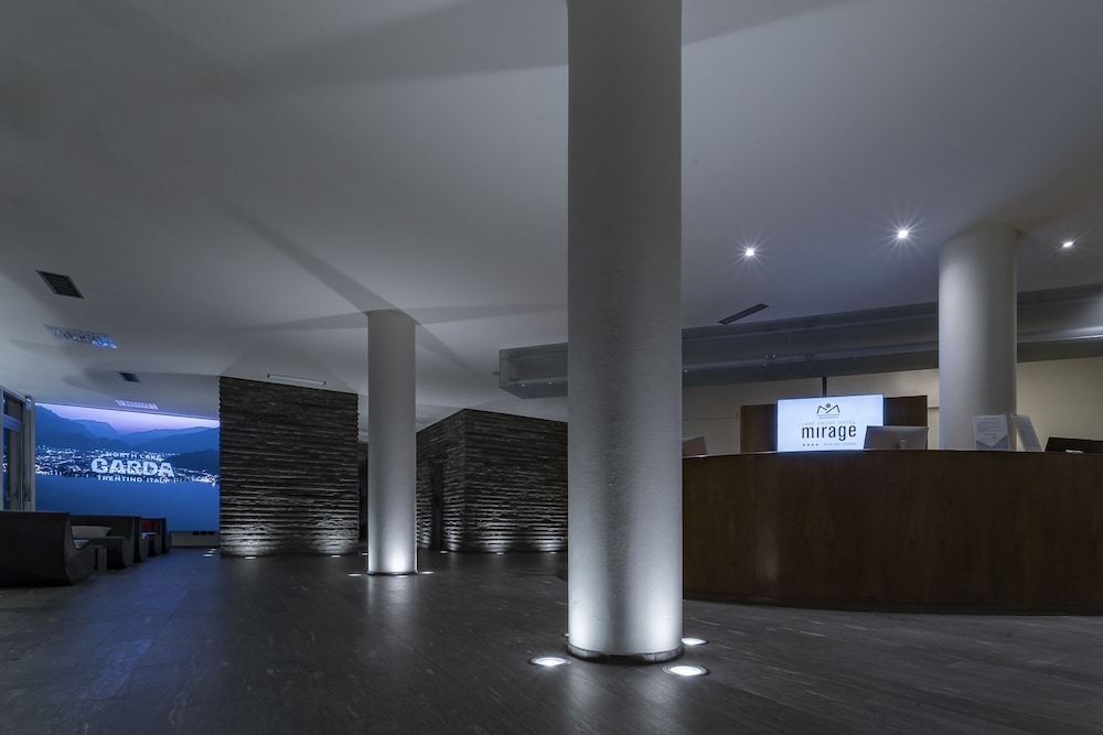 Lake Front Hotel Mirage — Hotel building in Riva del Garda, Trentino-Alto Adige