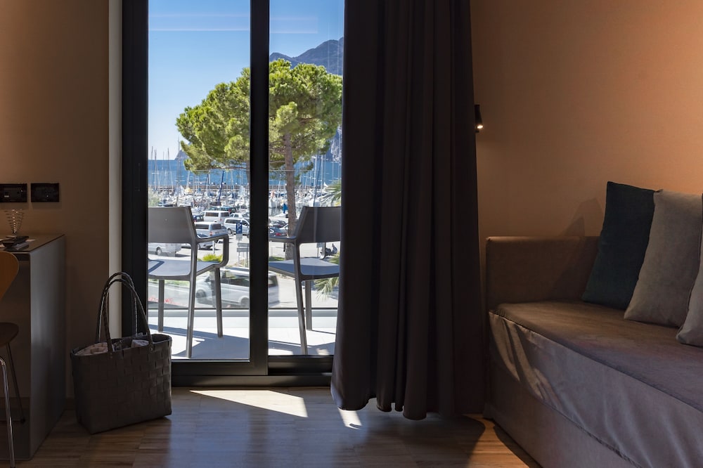 Lake Front Hotel Mirage — Hotel rooms in Riva del Garda, Trentino-Alto Adige