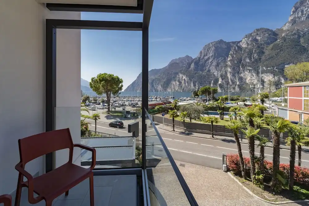 Lake Front Hotel Mirage — Hotel rooms in Riva del Garda, Trentino-Alto Adige