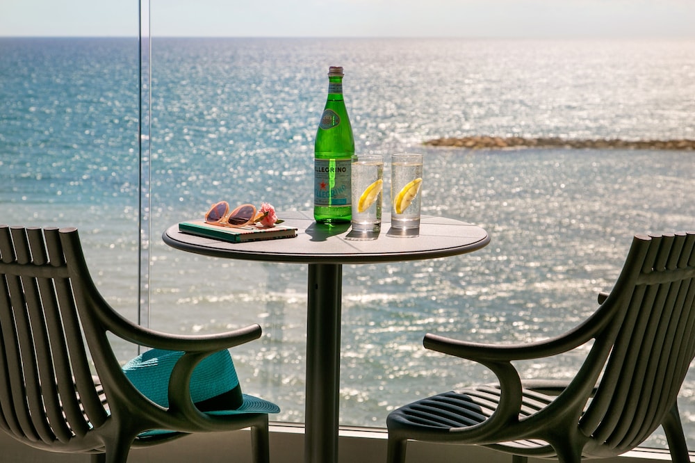 Mercure Larnaca Beach Resort — Restaurant & bars in Oroklini, Larnaca Region