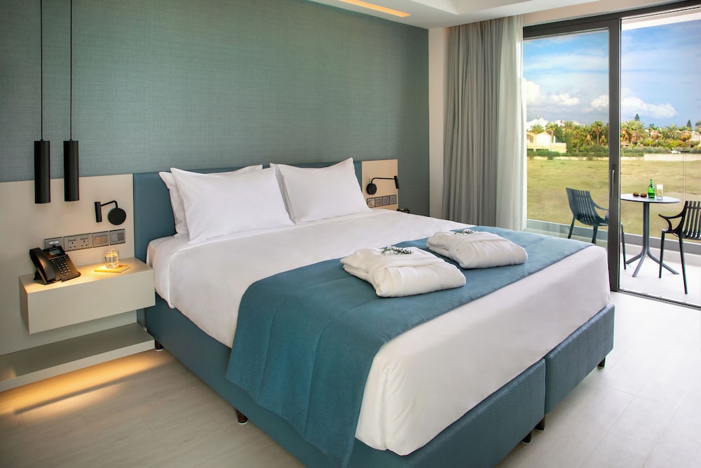 Mercure Larnaca Beach Resort — Hotel rooms in Oroklini, Larnaca Region