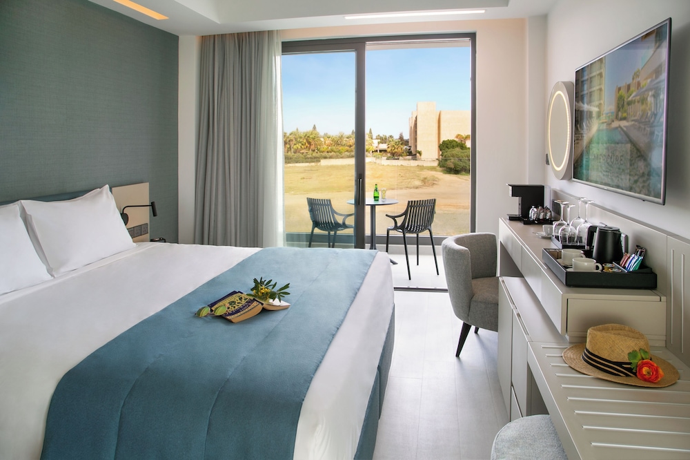 Mercure Larnaca Beach Resort — Hotel rooms in Oroklini, Larnaca Region