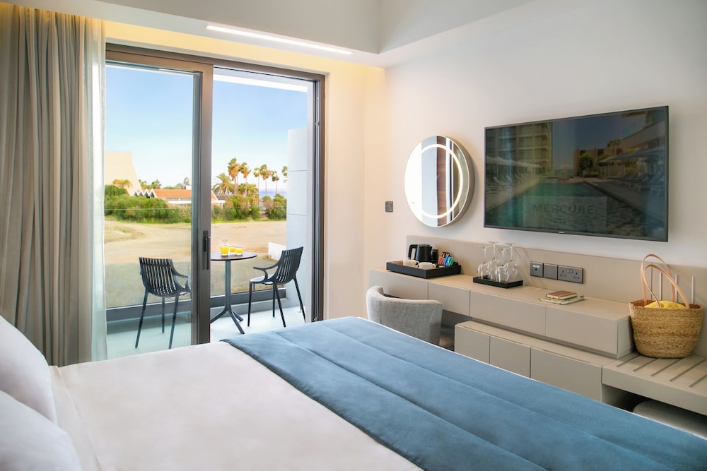 Mercure Larnaca Beach Resort — Hotel rooms in Oroklini, Larnaca Region