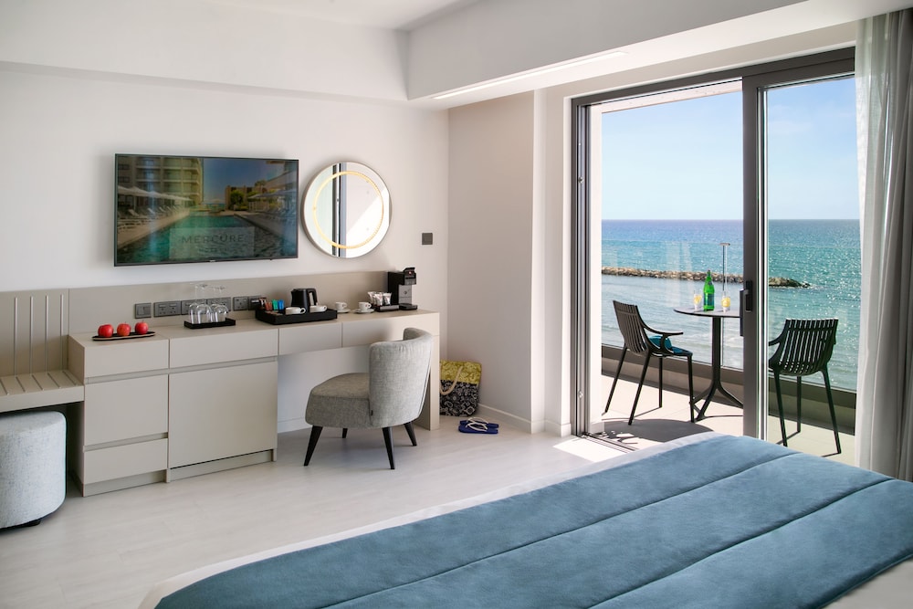 Mercure Larnaca Beach Resort — Hotel rooms in Oroklini, Larnaca Region