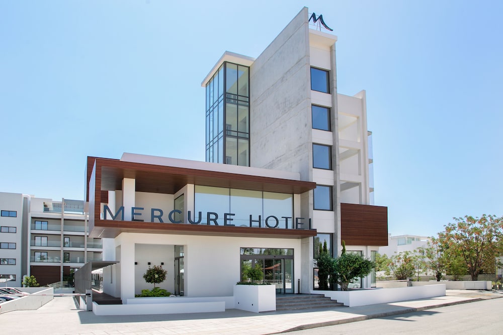 Mercure Larnaca Beach Resort — Hotel building in Oroklini, Larnaca Region