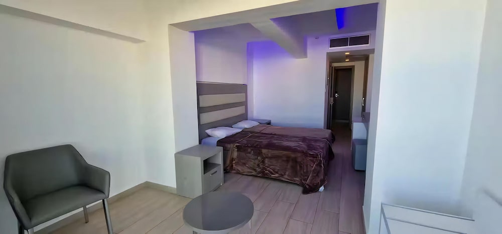 Captain Pier Hotel — Hotel rooms in Protaras, Famagusta Region