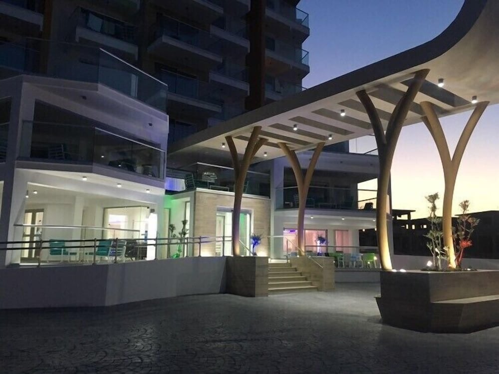 Captain Pier Hotel — Hotel building in Protaras, Famagusta Region