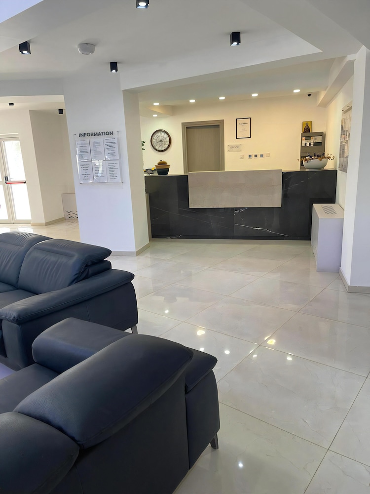 Captain Pier Hotel — Hotel building in Protaras, Famagusta Region