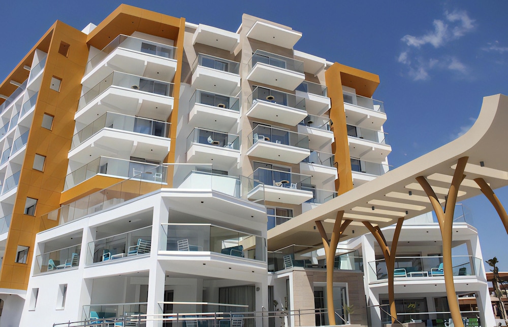 Captain Pier Hotel — Hotel building in Protaras, Famagusta Region