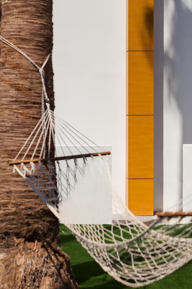 Captain Pier Hotel — Hotel building in Protaras, Famagusta Region