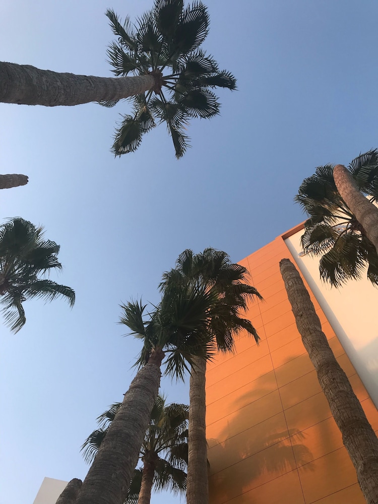 Captain Pier Hotel — Hotel building in Protaras, Famagusta Region